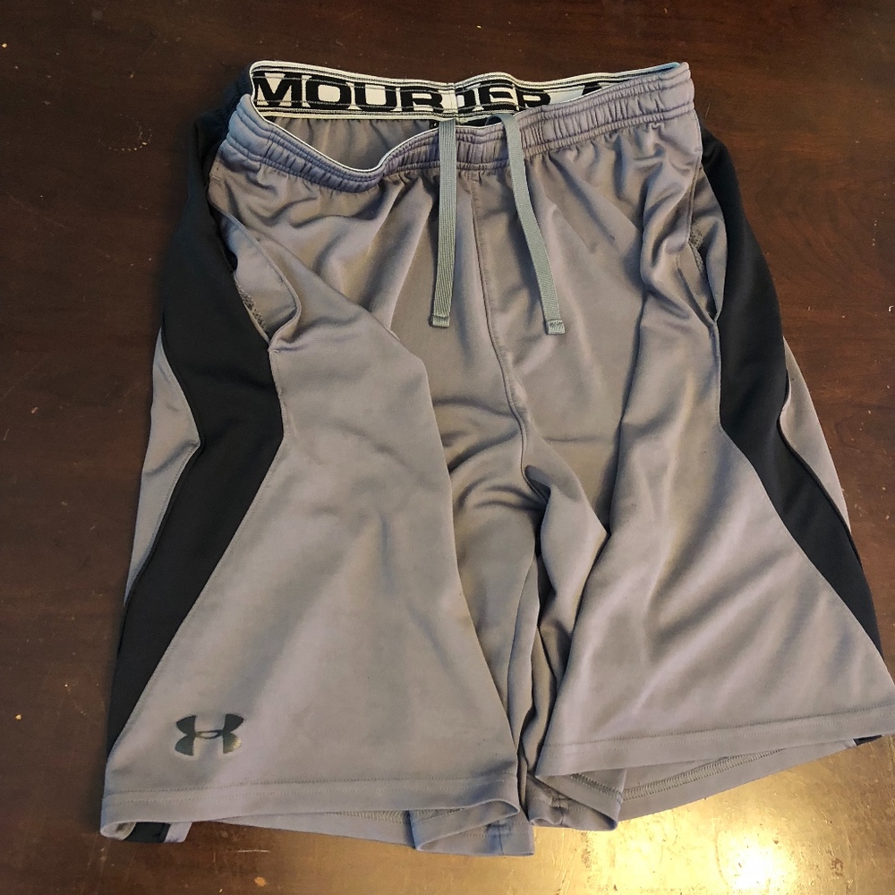 Under Armour grey/black athletic shorts (large)